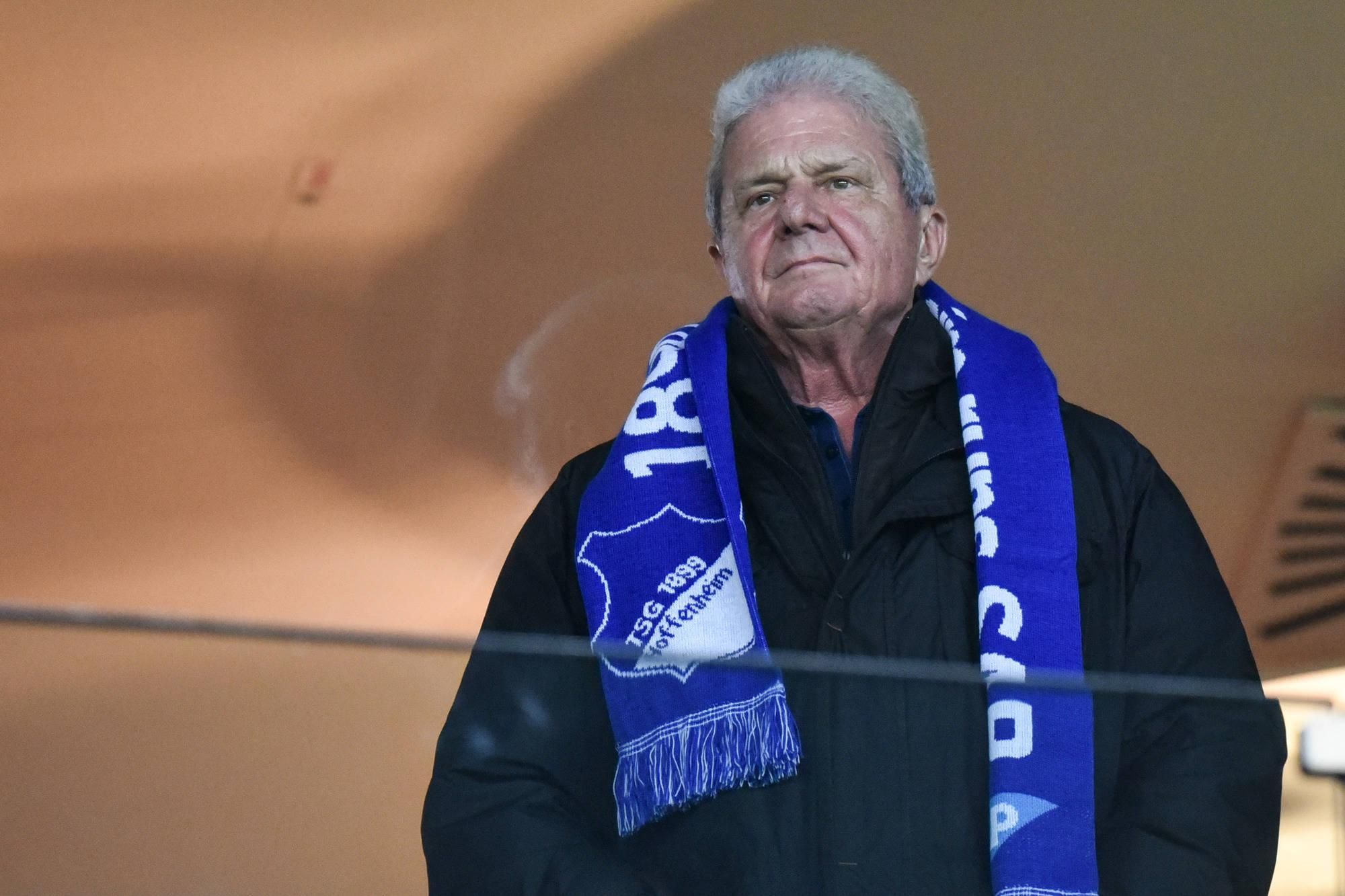 Власник "Хоффенхайму" допомагає розробити вакцину від коронавірусу: його цькують фанати Власник "Хоффенхайму" допомагає розробити вакцину від коронавірусу: його цькують фанати