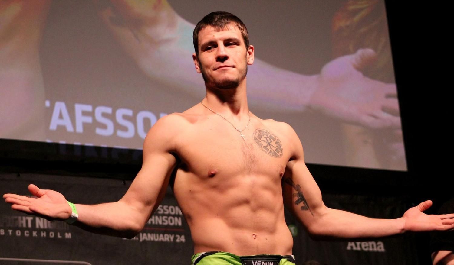 Украинский боец UFC Крылов после победы сфотографировался с российским флагом – фото Украинский боец UFC Крылов после победы сфотографировался с российским флагом – фото