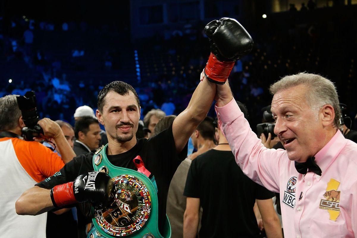 Чемпионский бой украинца Постола во второй раз перенесут Чемпионский бой украинца Постола во второй раз перенесут