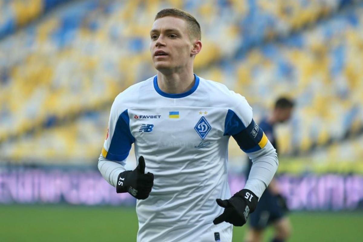 Лідер "Динамо" Циганков не сидить вдома під час карантину: гуляє з собакою засніженим Києвом Лідер "Динамо" Циганков не сидить вдома під час карантину: гуляє з собакою засніженим Києвом