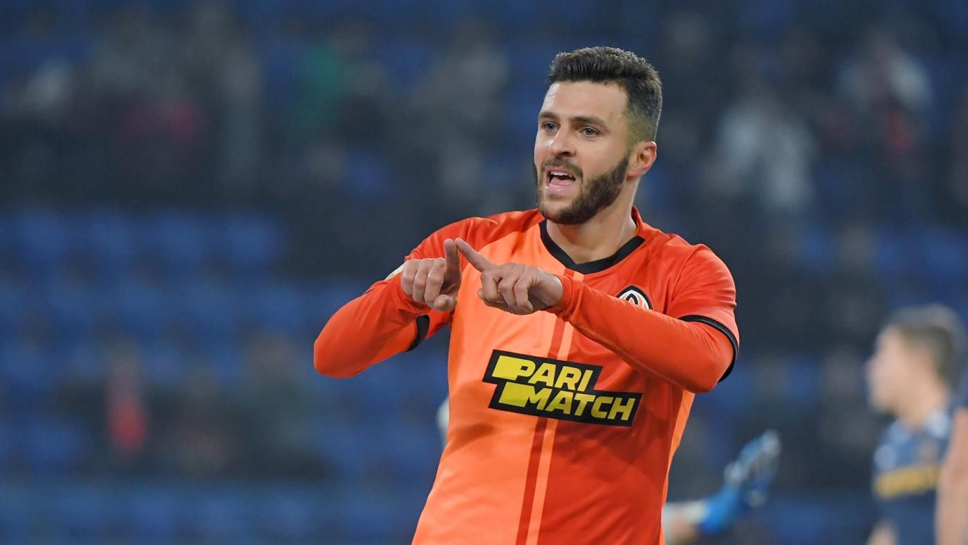 Лучший бомбардир УПЛ проводит жесткие тренировки в домашних условиях: фото Лучший бомбардир УПЛ проводит жесткие тренировки в домашних условиях: фото