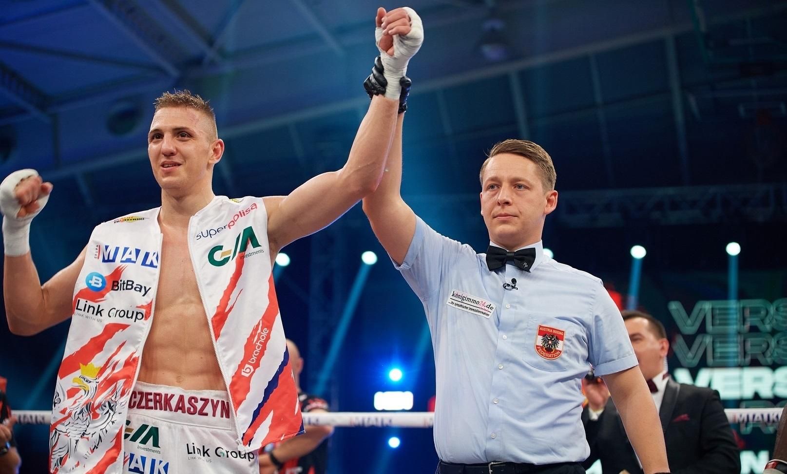 Український боксер змінив громадянство, але пообіцяв виходити на ринг з двома прапорами