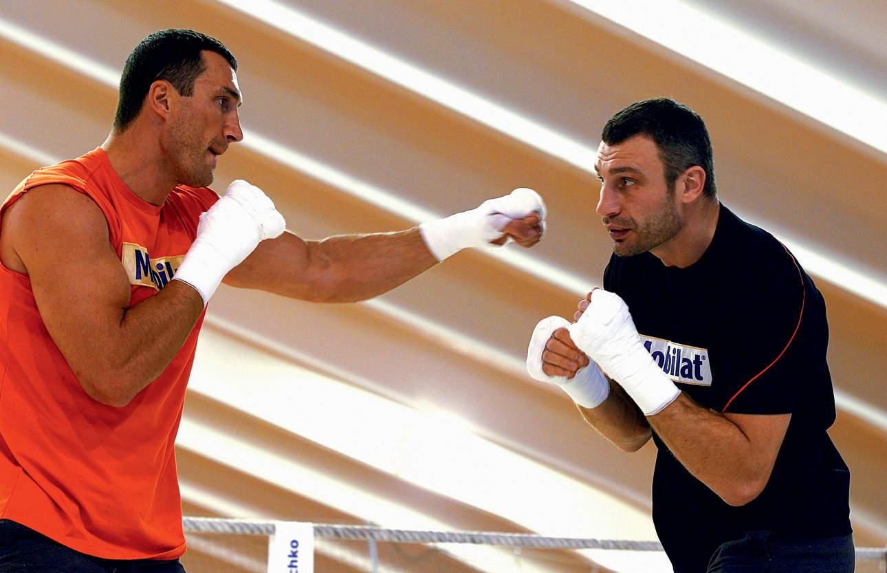 Брати Клички вийшли в ринг одне проти одного: сенсаційне відео бою Брати Клички вийшли в ринг одне проти одного: сенсаційне відео бою