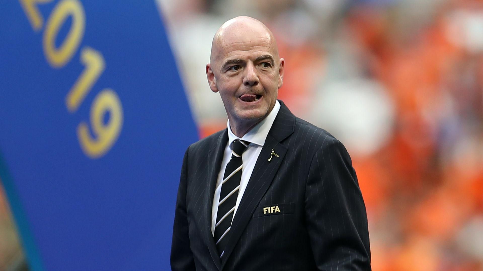 ФИФА обяжет клубы продлить контракты с футболистами и тренерами из-за коронавируса