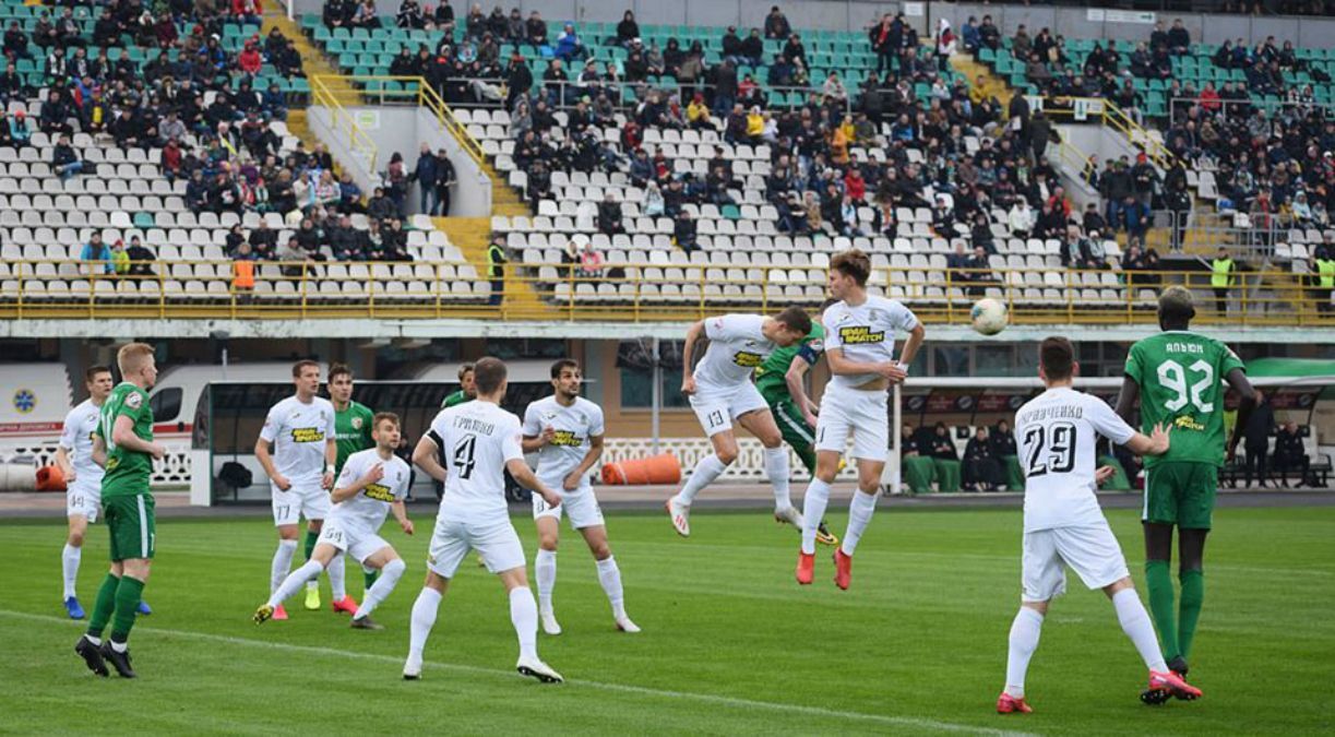 Украинские клубы планируют вдвое сократить зарплату футболистам из-за карантина