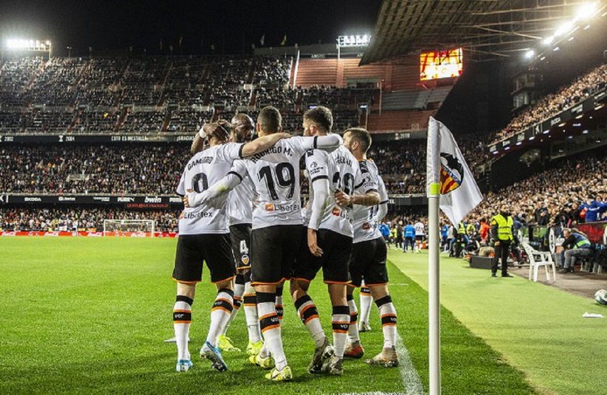 У футбольному клубі "Валенсія" масово захворіли на коронавірус, 25 інфікованих осіб У футбольному клубі "Валенсія" масово захворіли на коронавірус, 25 інфікованих осіб