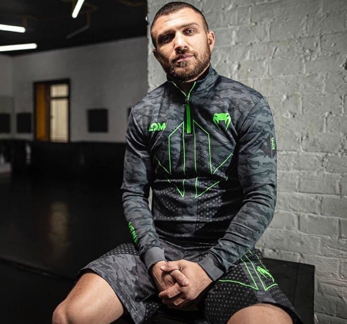 Василь Ломаченко поєднав боксерське тренування з футболом – яскраве відео Василь Ломаченко поєднав боксерське тренування з футболом – яскраве відео