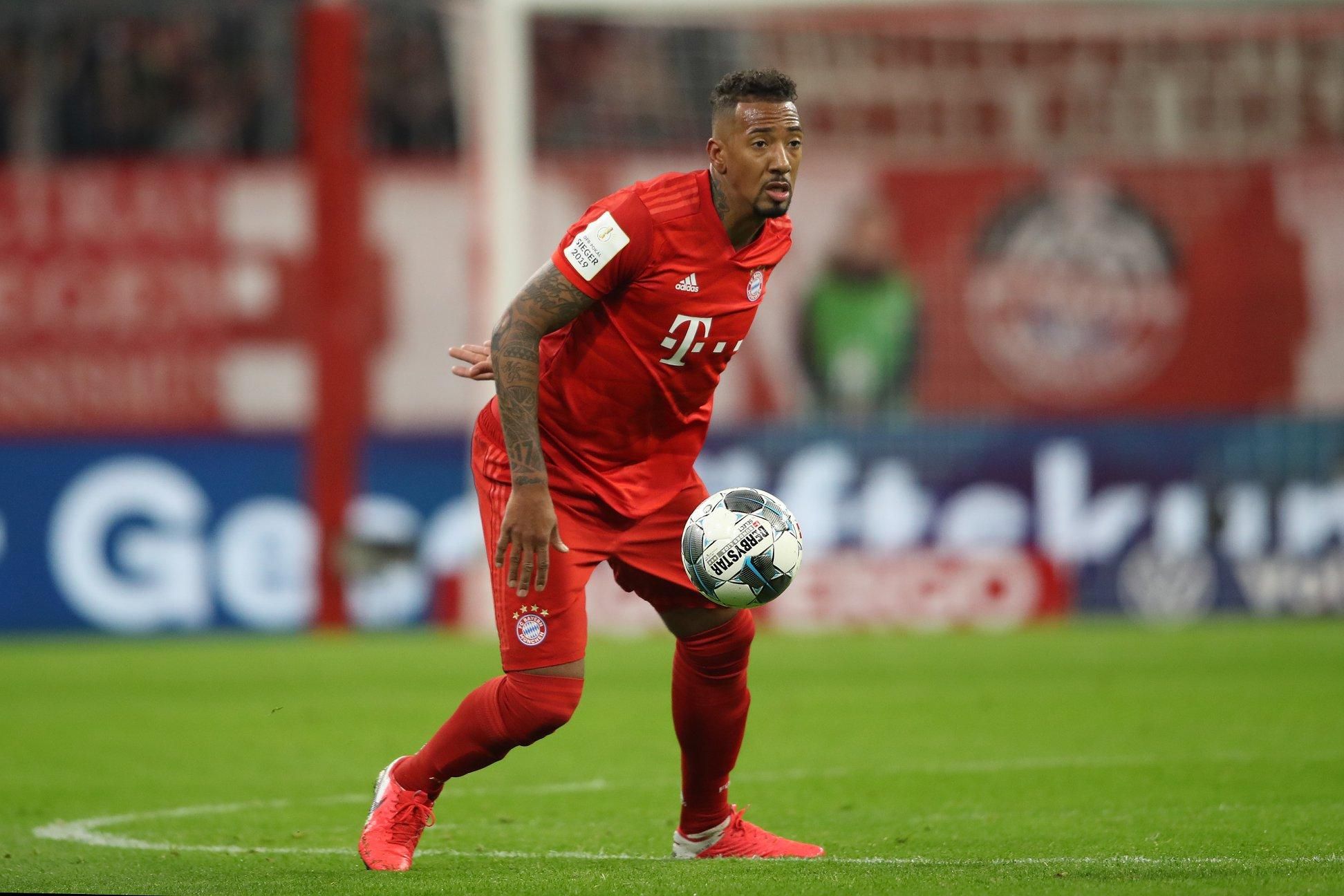 Зірковий футболіст "Баварії" потрапив у ДТП й отримав штраф від клубу: фото Зірковий футболіст "Баварії" потрапив у ДТП й отримав штраф від клубу: фото