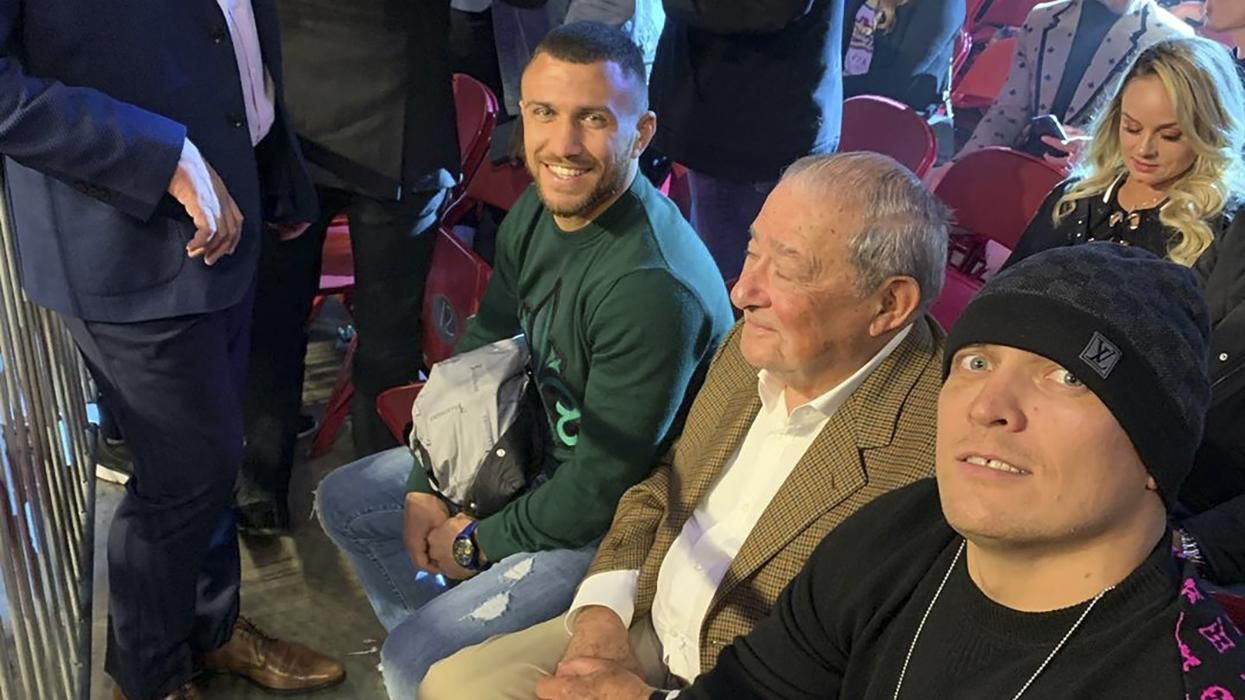 Ломаченко досталось от подписчиков – Усик сразу стал на защиту: видео Ломаченко досталось от подписчиков – Усик сразу стал на защиту: видео