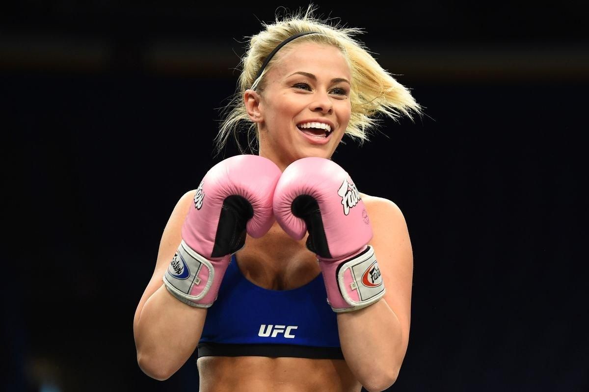 Самая сексуальная девушка-боец UFC провела тренировку обнаженной: фото