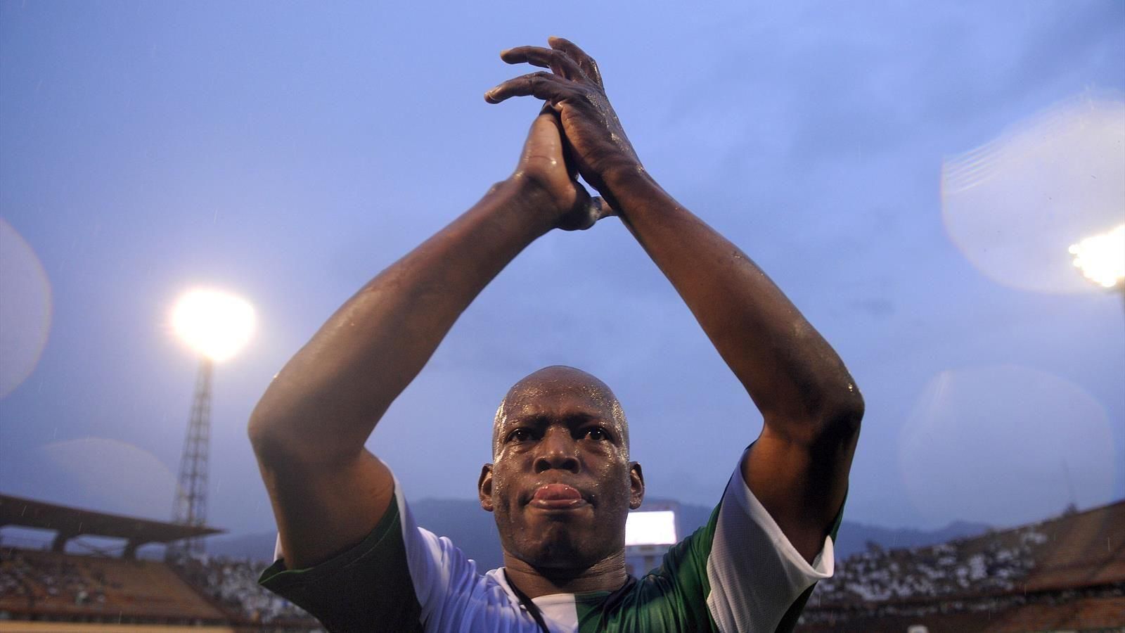 Известный футболист раздаст миллионы презервативов для борьбы с коронавирусом Известный футболист раздаст миллионы презервативов для борьбы с коронавирусом