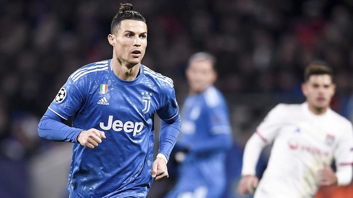 Роналду стане першим футболістом в історії, який заробив мільярд доларів за кар'єру Роналду стане першим футболістом в історії, який заробив мільярд доларів за кар'єру