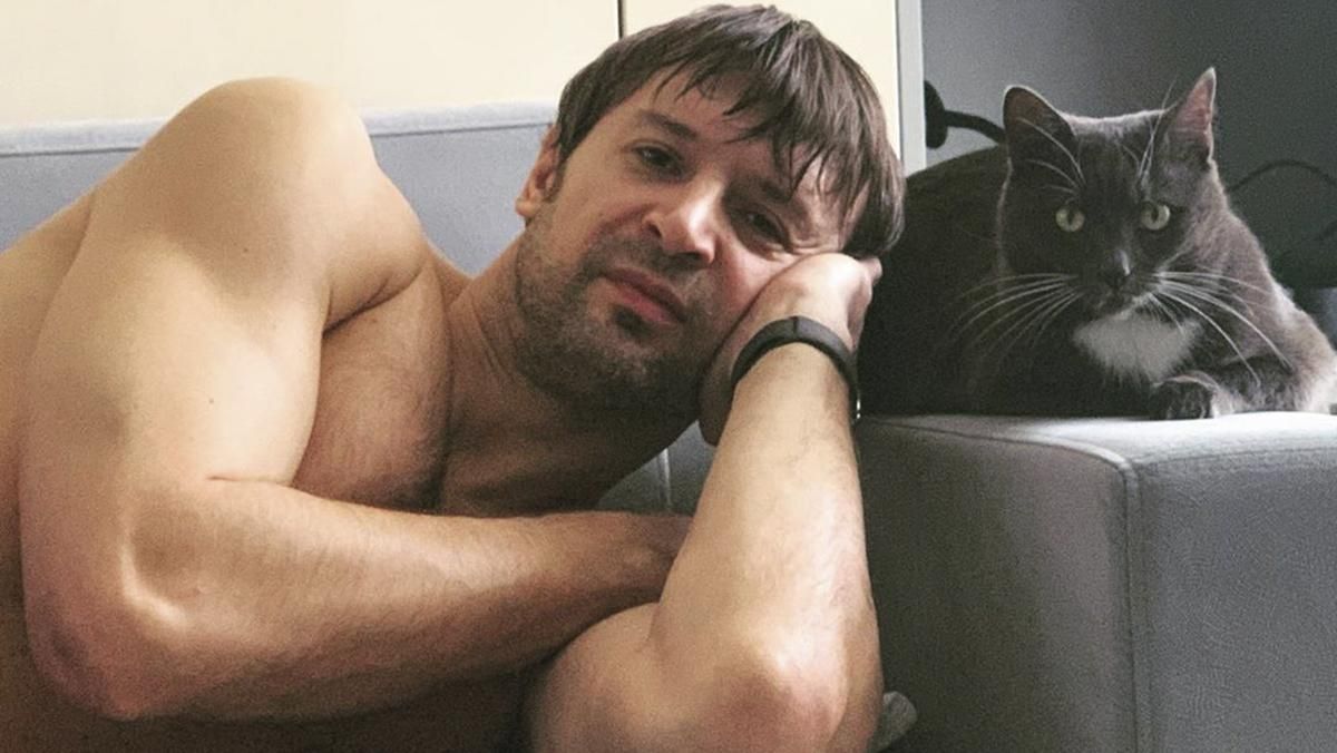 Легенда збірної України вчить готувати алкогольні коктейлі: відео Легенда збірної України вчить готувати алкогольні коктейлі: відео