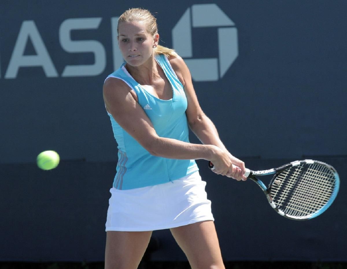 "Збираю гроші на одяг": відома тенісистка опубліковала фото в оголеному вигляді "Збираю гроші на одяг": відома тенісистка опубліковала фото в оголеному вигляді