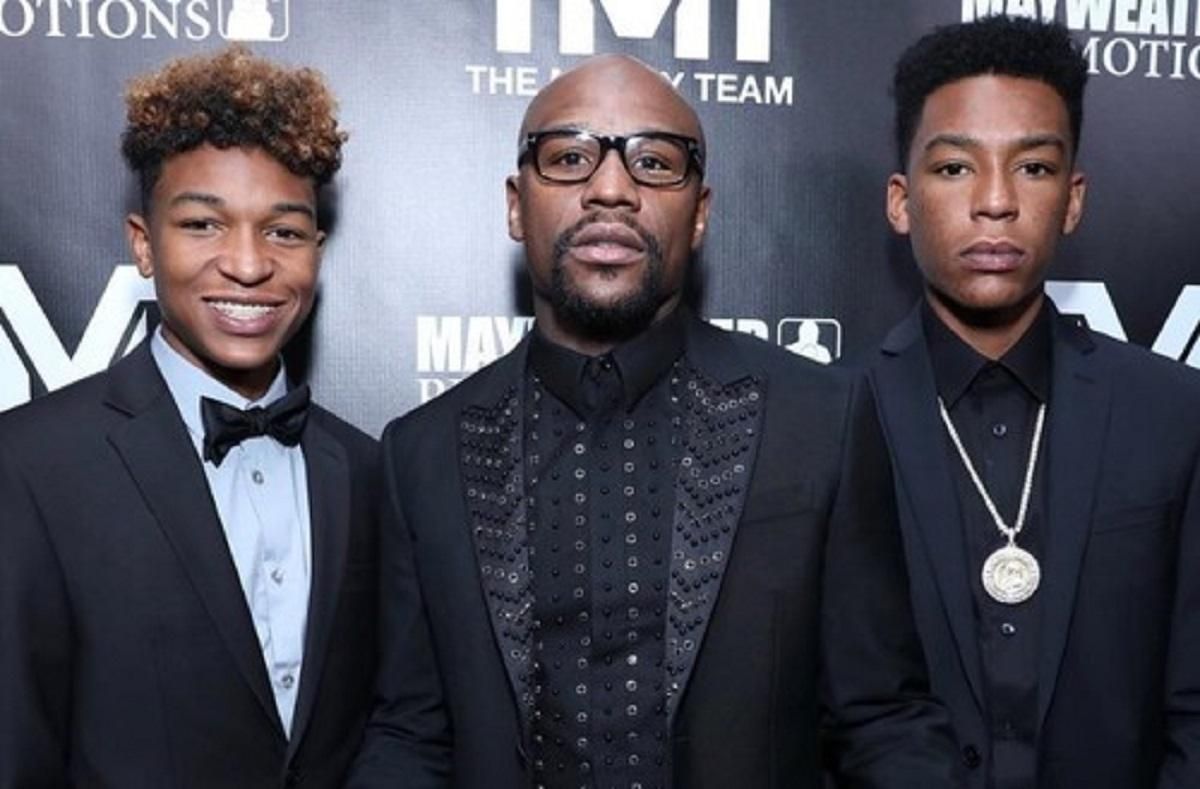 Непобедимый боксер Флойд Мейвезер потренировался с сыном: видео Непобедимый боксер Флойд Мейвезер потренировался с сыном: видео