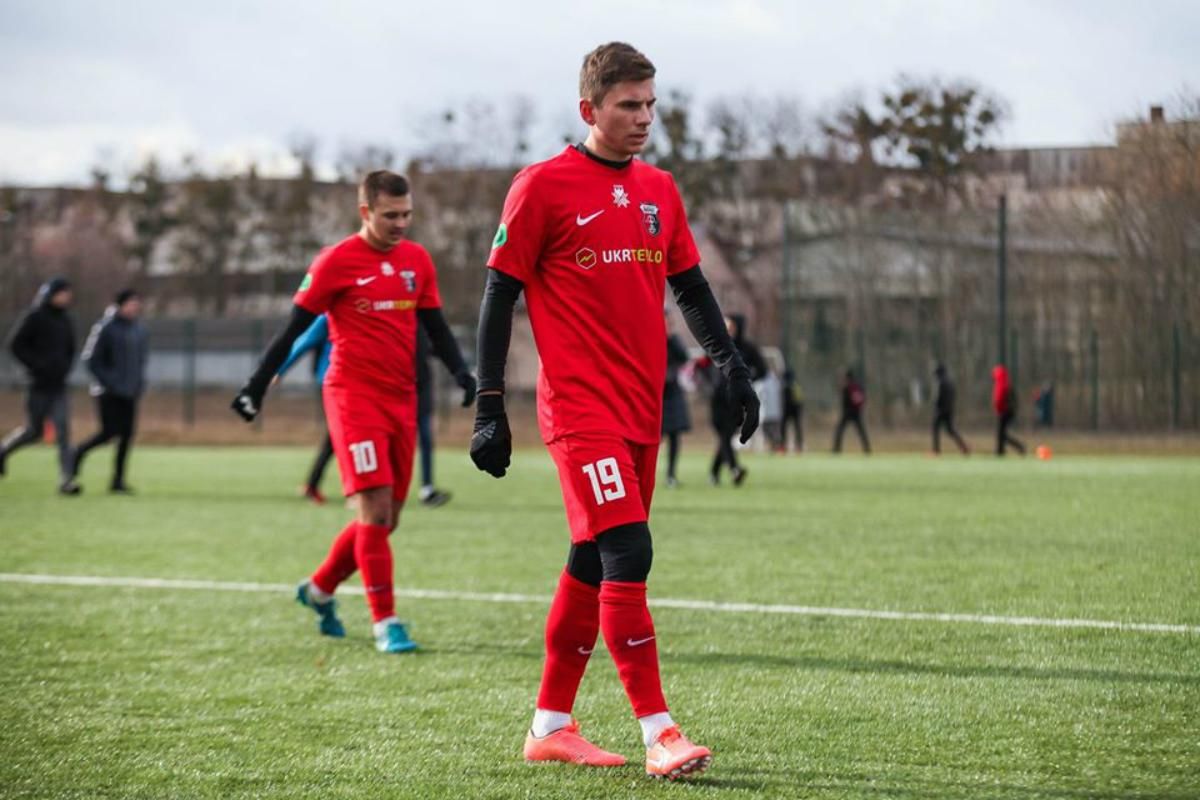 Перший український клуб офіційно знизив зарплати футболістам через карантин Перший український клуб офіційно знизив зарплати футболістам через карантин