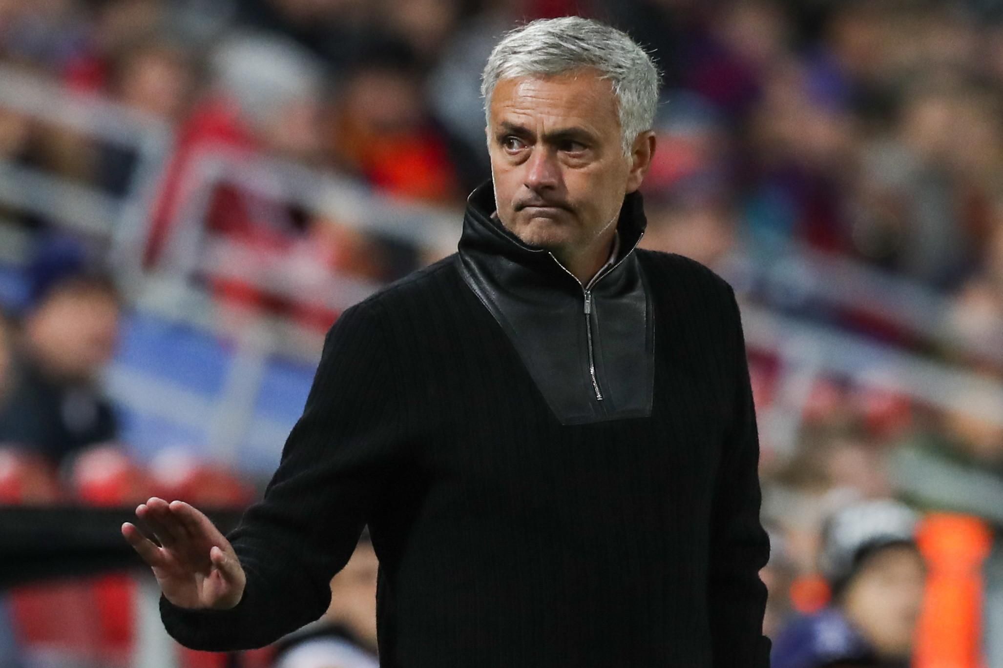 Моурінью провів секретне тренування в парку та отримав догану від "Тоттенхема" Моурінью провів секретне тренування в парку та отримав догану від "Тоттенхема"