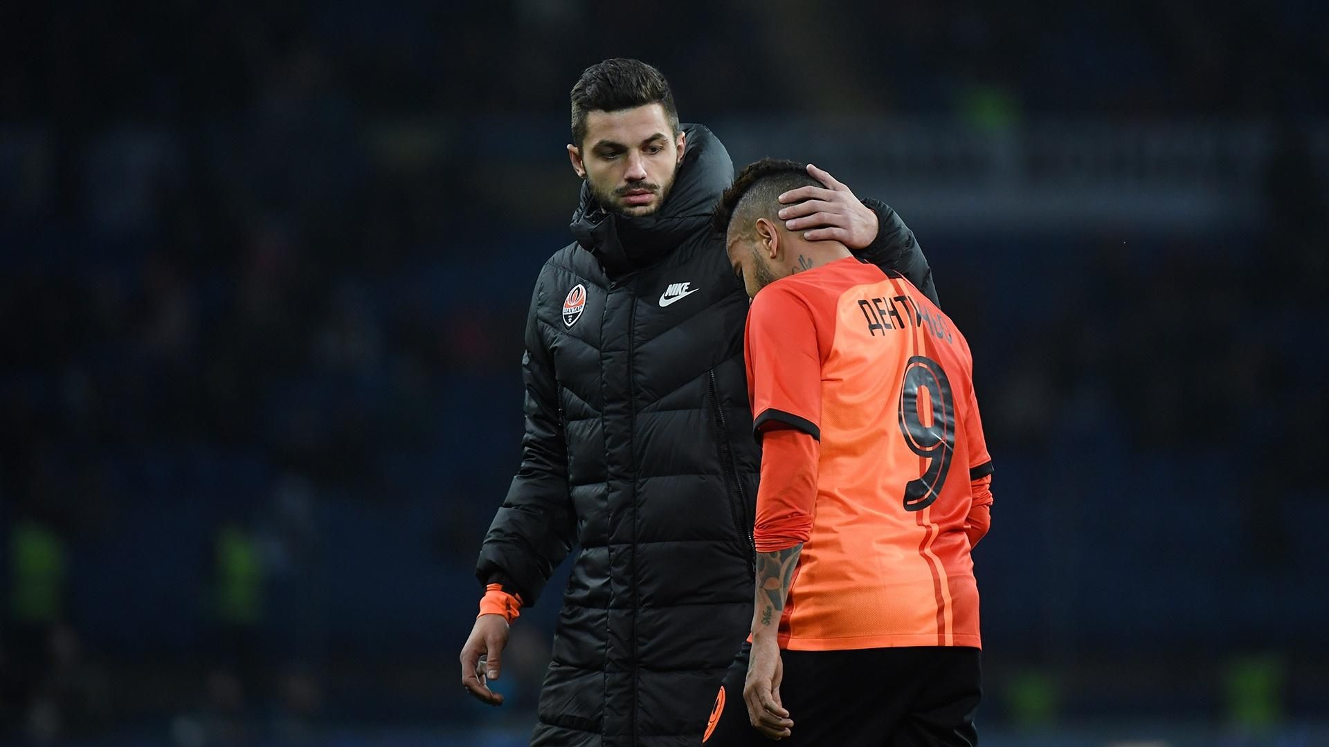 ФИФА разрешила украинским клубам уменьшить зарплаты футболистов, – журналист ФИФА разрешила украинским клубам уменьшить зарплаты футболистов, – журналист