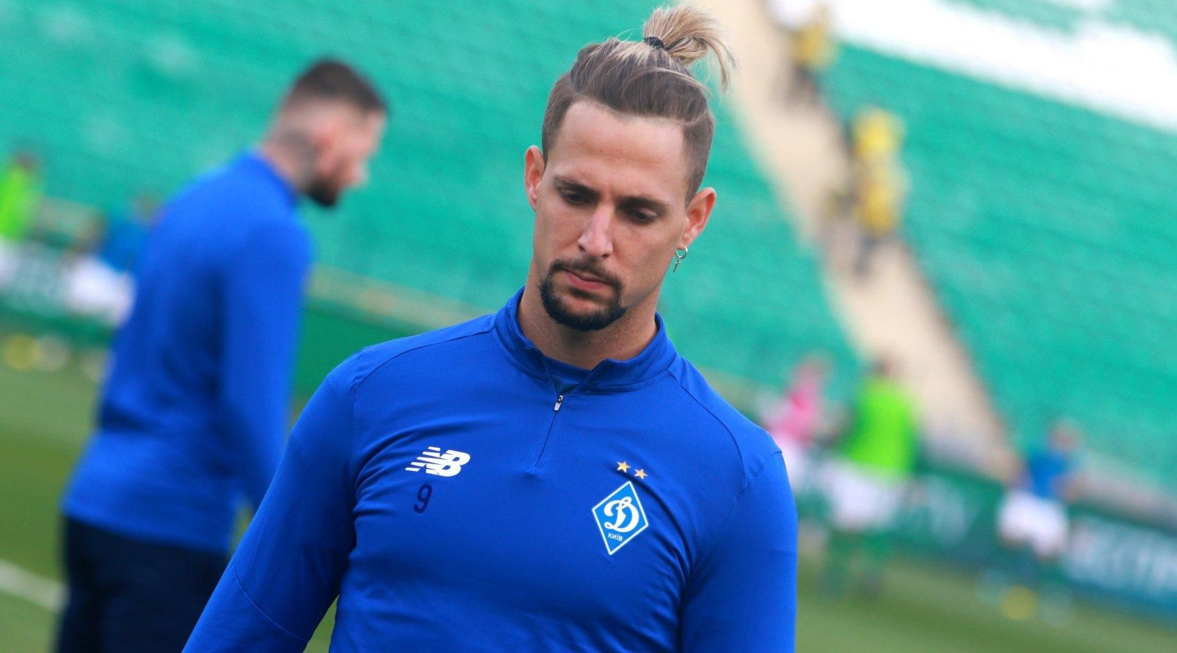 Нападник "Динамо" провів незвичне тренування з дружиною на даху: відео Нападник "Динамо" провів незвичне тренування з дружиною на даху: відео