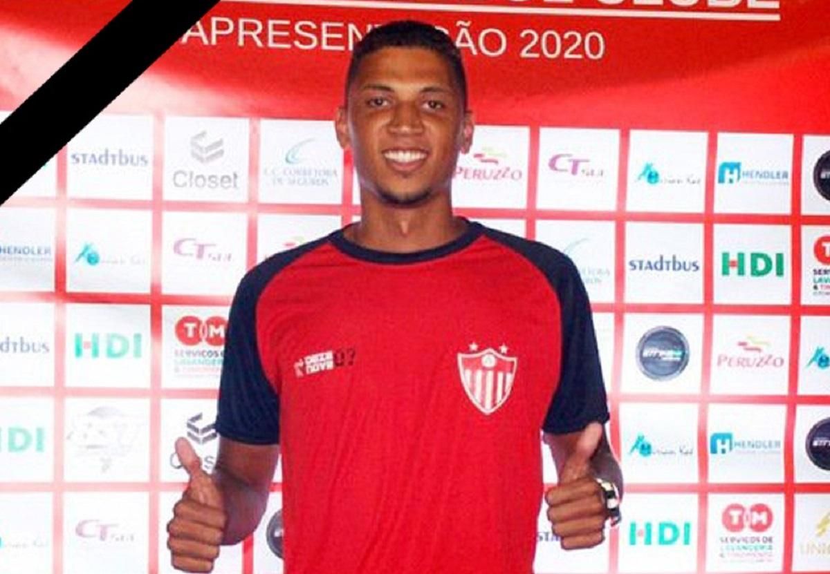 22-летний бразильский футболист внезапно умер во время сеанса физиотерапии