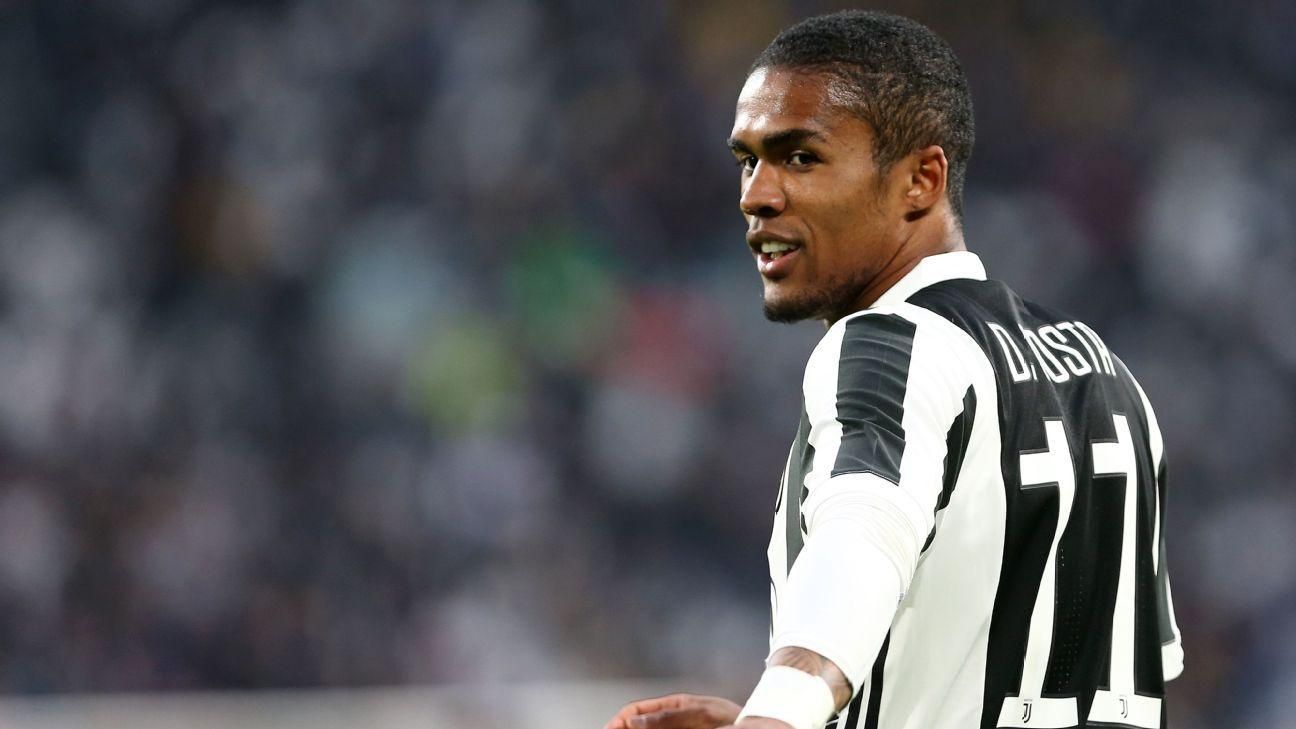 Звездный футболист "Ювентуса" в футболке "Шахтера" сыграл в интересную игру с мамой: видео Звездный футболист "Ювентуса" в футболке "Шахтера" сыграл в интересную игру с мамой: видео