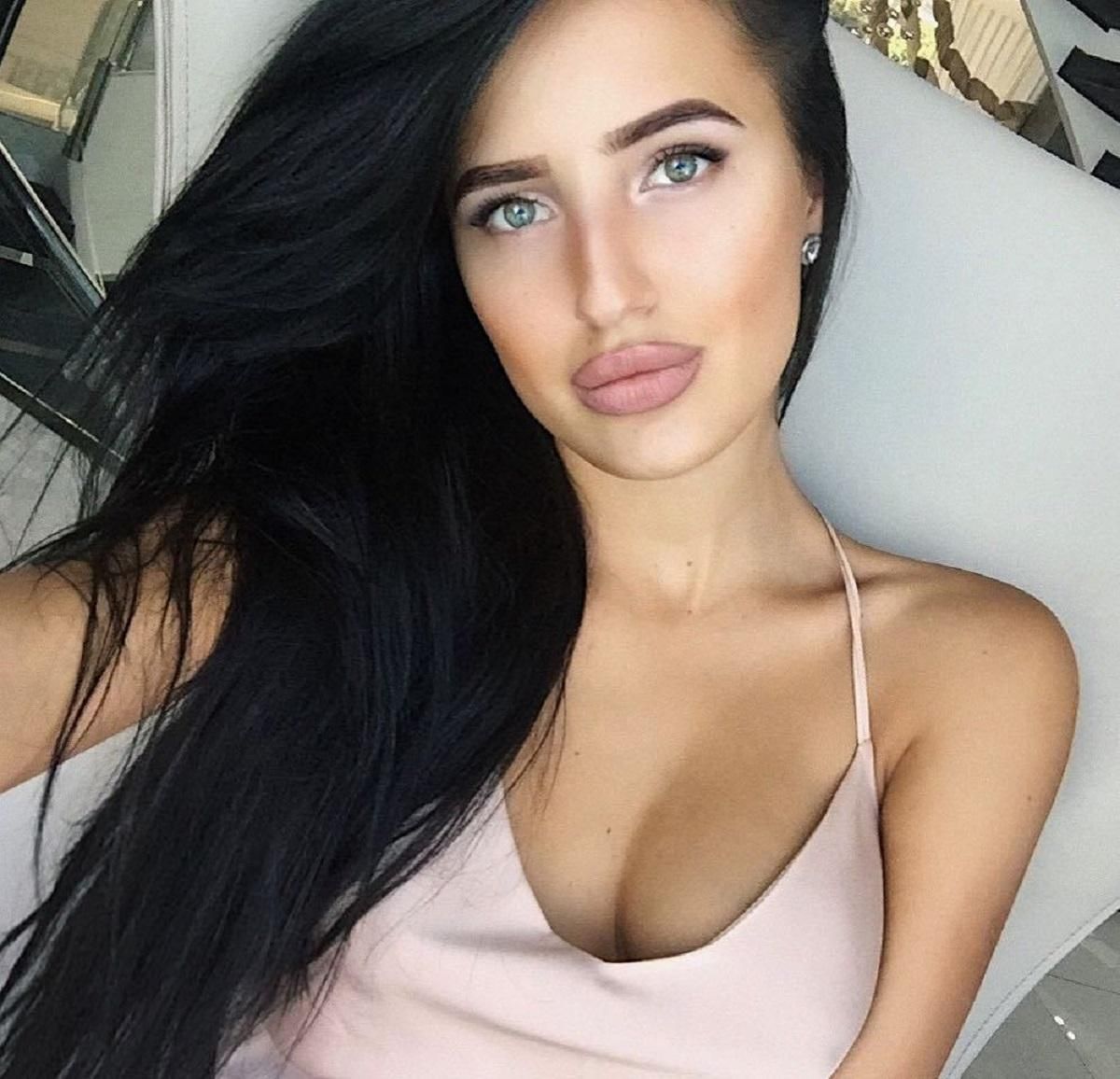 Горячая жена украинского футболиста показала сексуальный трюк с туалетной бумагой: видео Горячая жена украинского футболиста показала сексуальный трюк с туалетной бумагой: видео