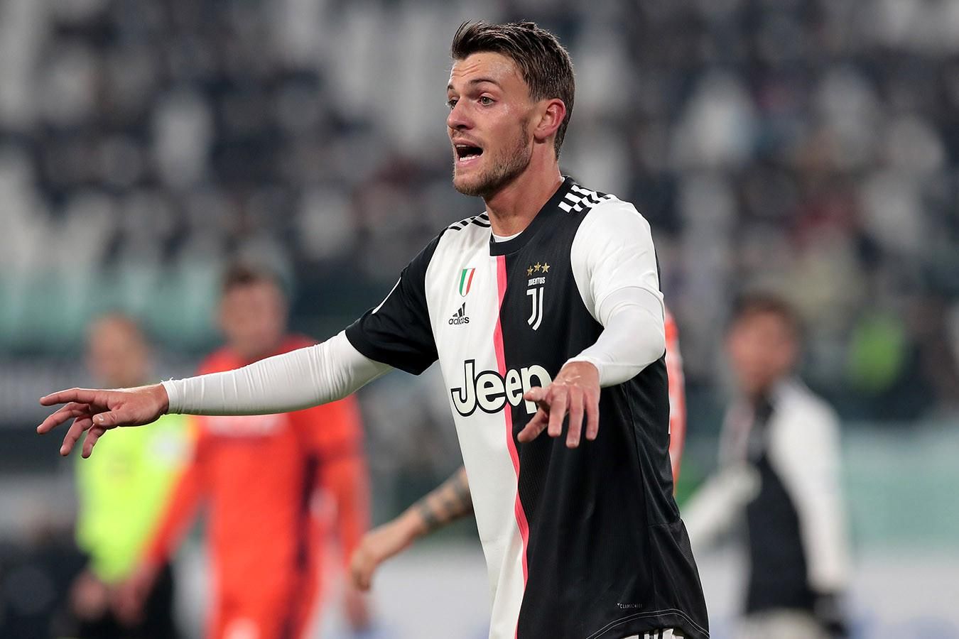 Звездные футболисты "Ювентуса" месяц боролись с коронавирусом Звездные футболисты "Ювентуса" месяц боролись с коронавирусом