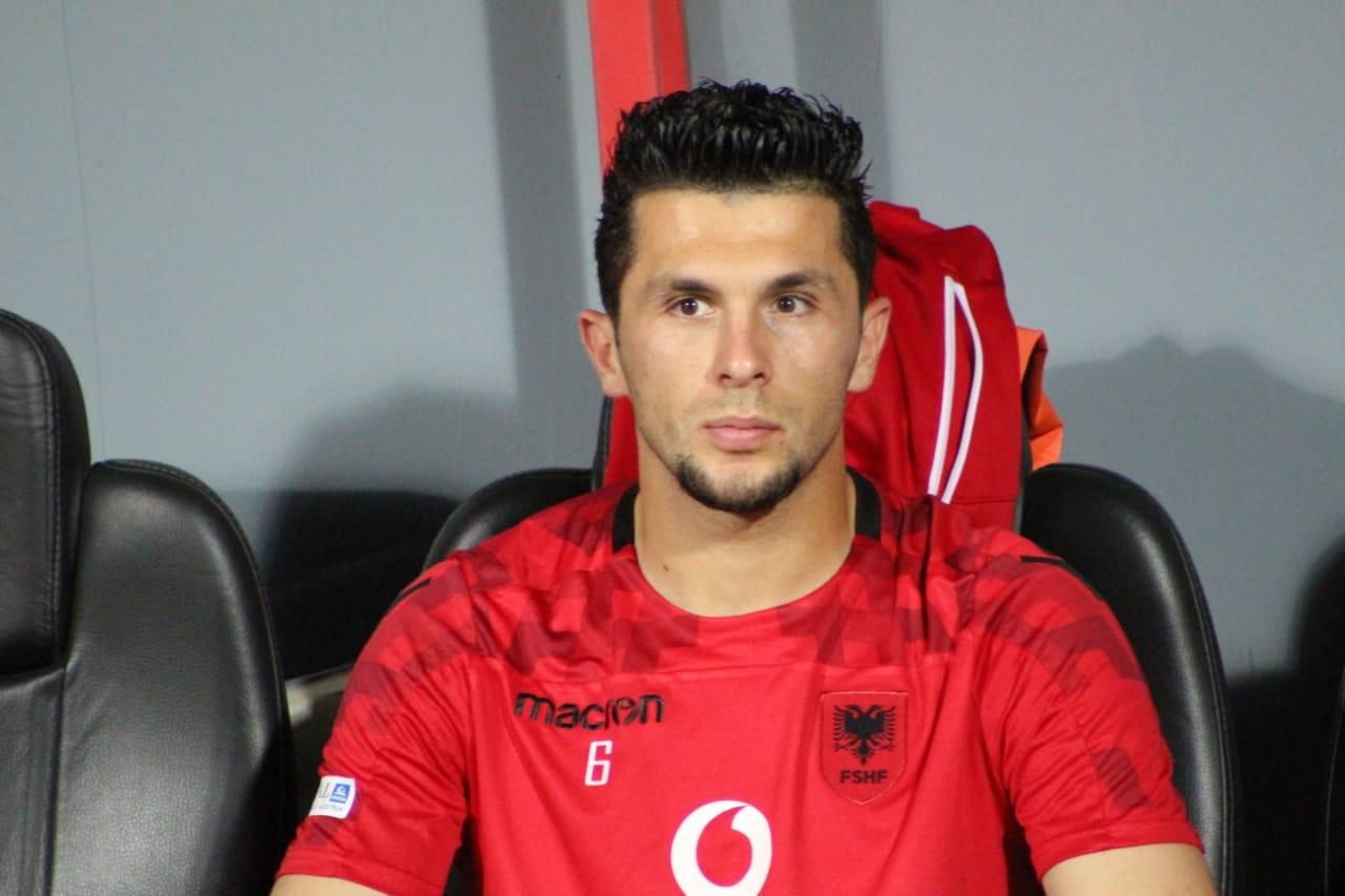 Український гранд побореться з російськими клубами за воротаря збірної Албанії Український гранд побореться з російськими клубами за воротаря збірної Албанії