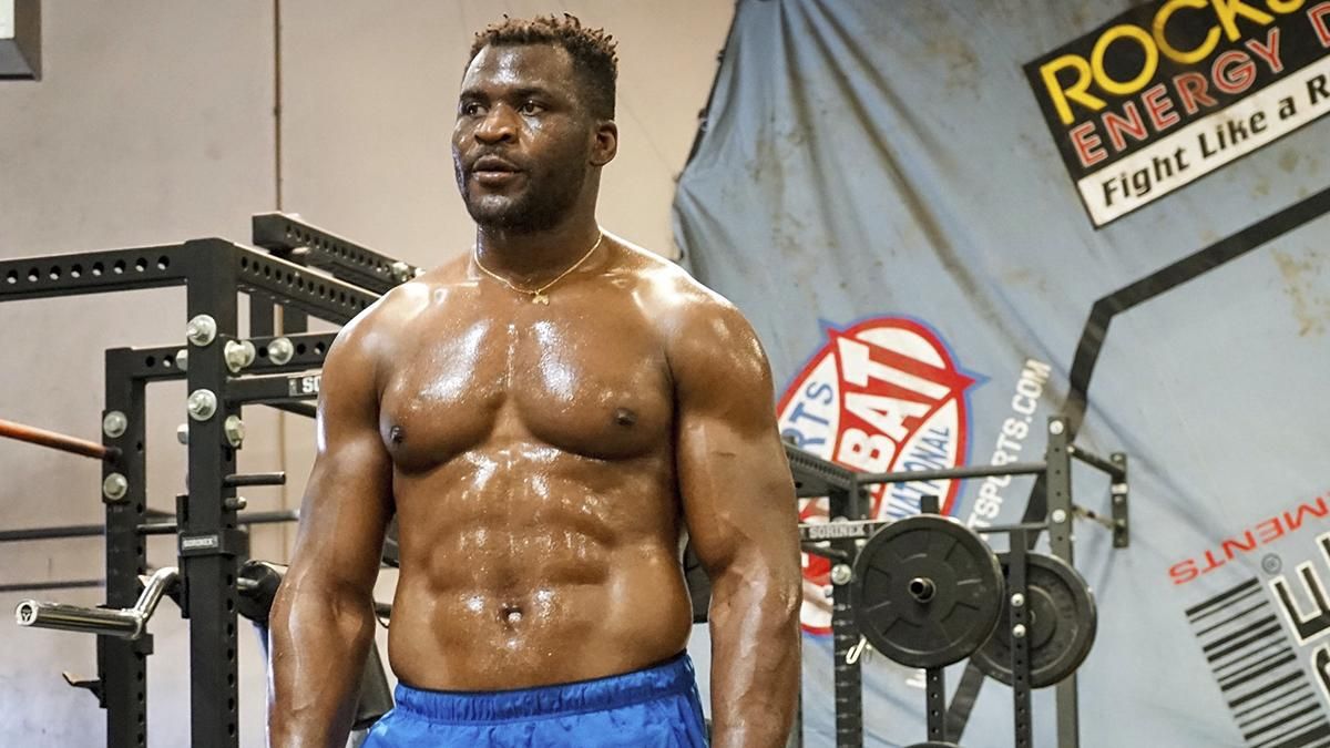 Зірковий боєць UFC став першим, хто підняв двометрового Шакіла О'Ніла: відео Зірковий боєць UFC став першим, хто підняв двометрового Шакіла О'Ніла: відео