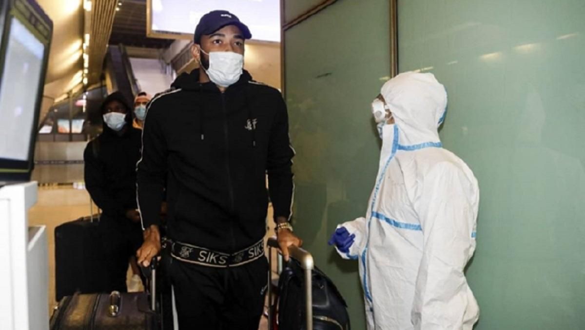 Футбольный клуб из Уханя через три месяца вернулся в родной город: видео Футбольный клуб из Уханя через три месяца вернулся в родной город: видео