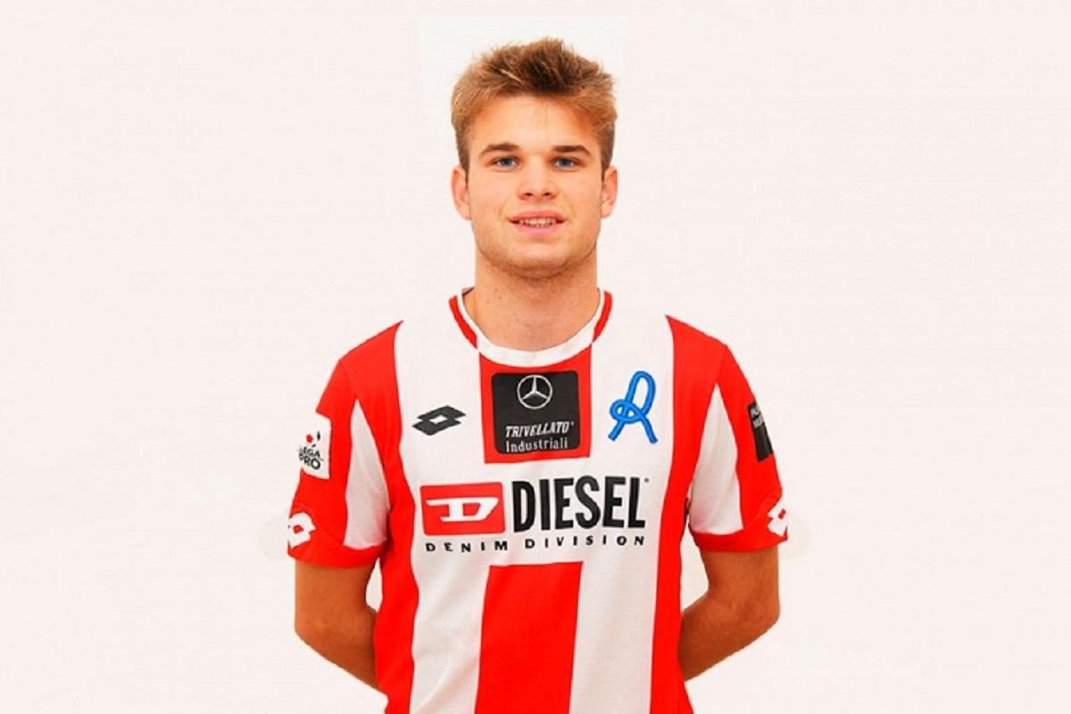 Состояние критическое: у 16-летнего футболиста произошло кровоизлияние в мозг Состояние критическое: у 16-летнего футболиста произошло кровоизлияние в мозг