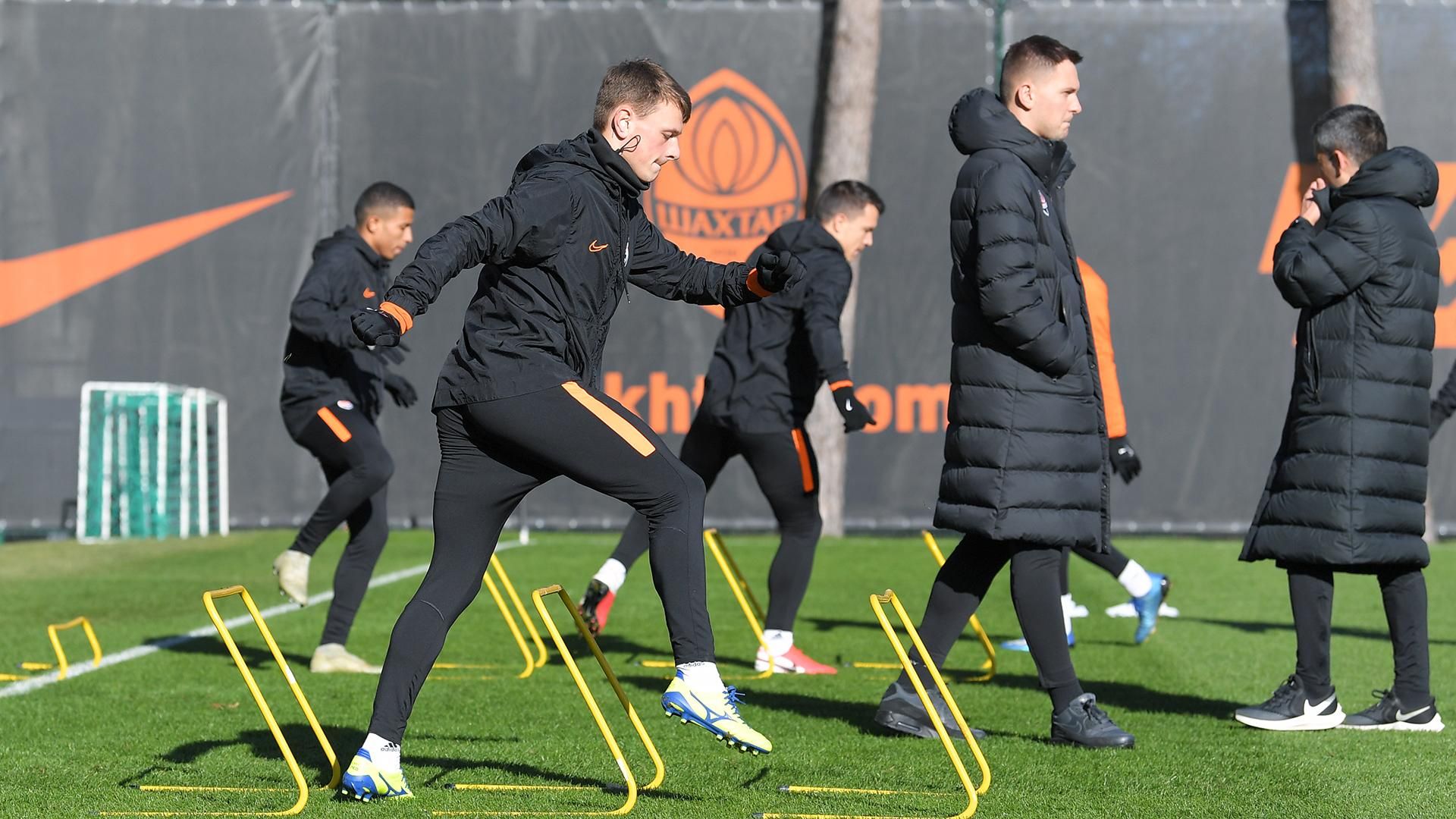 "Шахтер" первым возобновил тренировки несмотря на коронавирус "Шахтер" первым возобновил тренировки несмотря на коронавирус