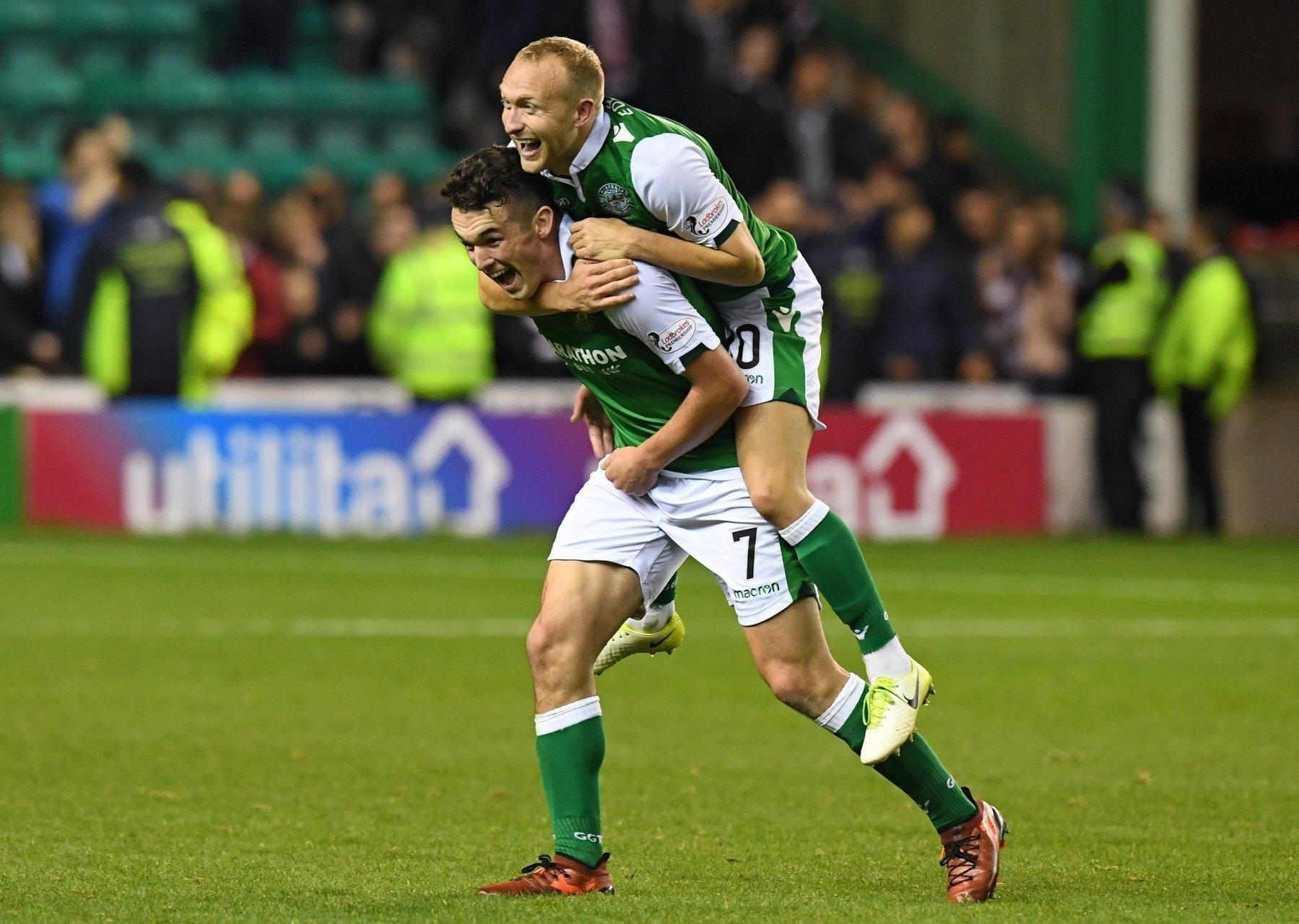 Замість лого спонсора – подяка лікарям: шотландський клуб випустив унікальну форму Замість лого спонсора – подяка лікарям: шотландський клуб випустив унікальну форму