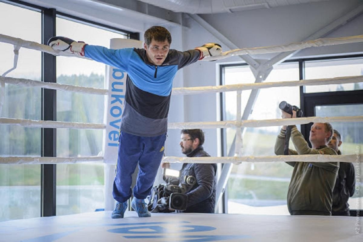 Усик та Берінчик провели спільне тренування в залі під час карантину: фото Усик та Берінчик провели спільне тренування в залі під час карантину: фото