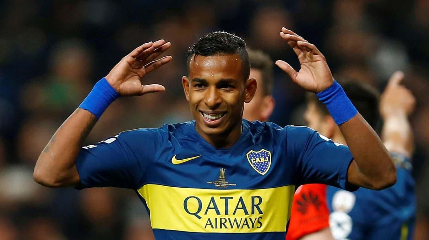 Известный футболист жестоко избил свою подругу: девушка опубликовала фото и видео доказательства Известный футболист жестоко избил свою подругу: девушка опубликовала фото и видео доказательства