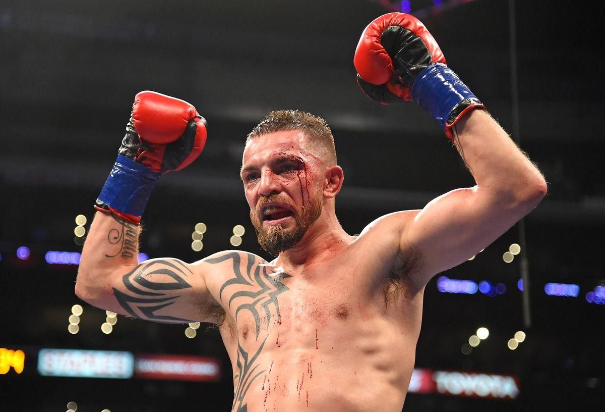 Відомий боксер пофарбував волосся в кольори прапора України: фото Відомий боксер пофарбував волосся в кольори прапора України: фото