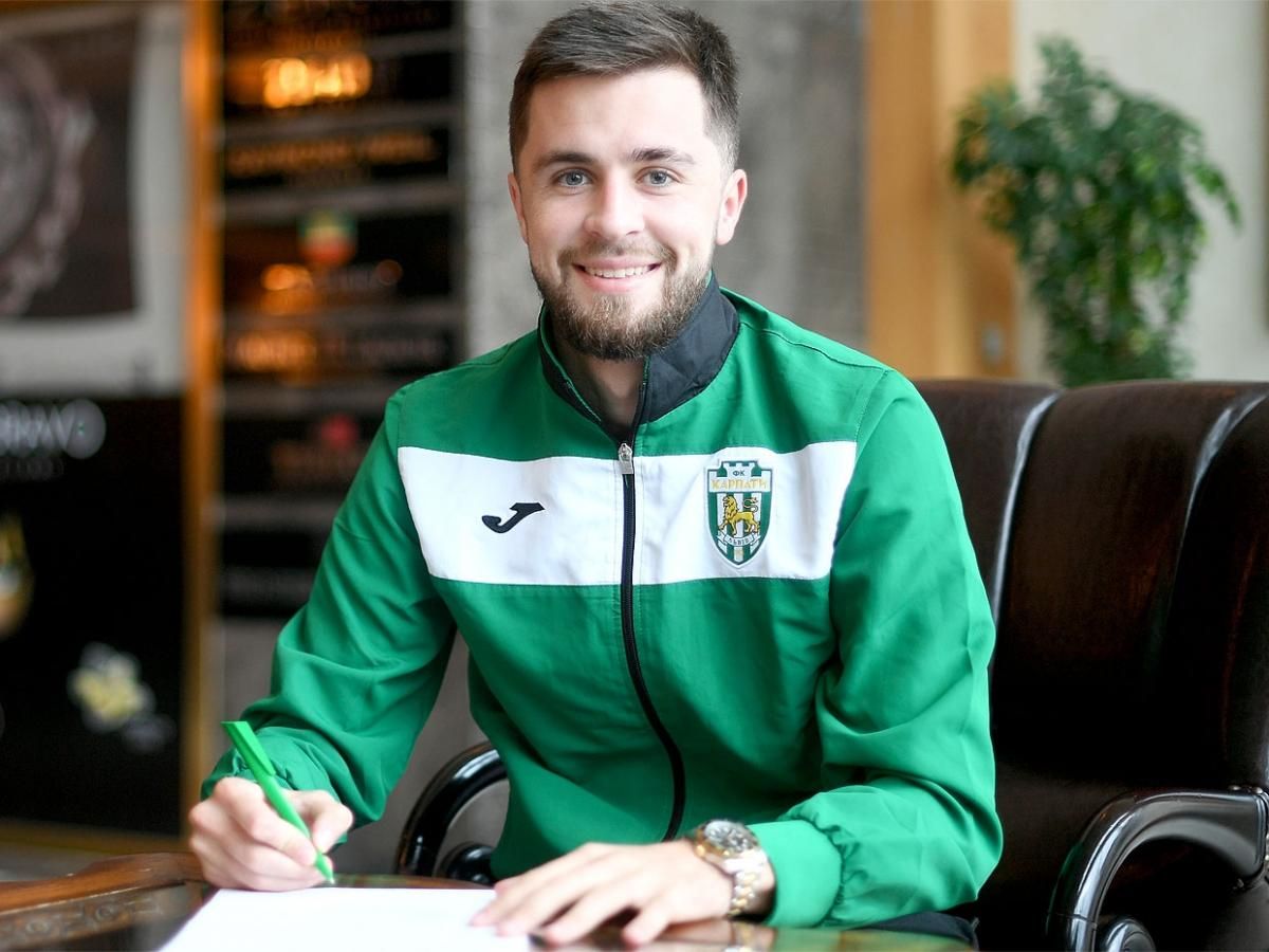 Футболіст "Карпат" потрапив у скандал через фото з радянською символікою: реакція клубу Футболіст "Карпат" потрапив у скандал через фото з радянською символікою: реакція клубу