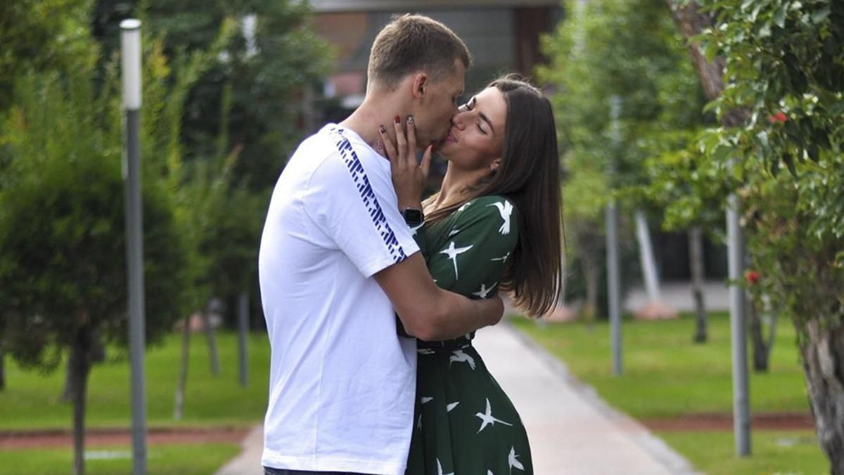 Бех-Романчук з чоловіком завела лева: фото Бех-Романчук з чоловіком завела лева: фото