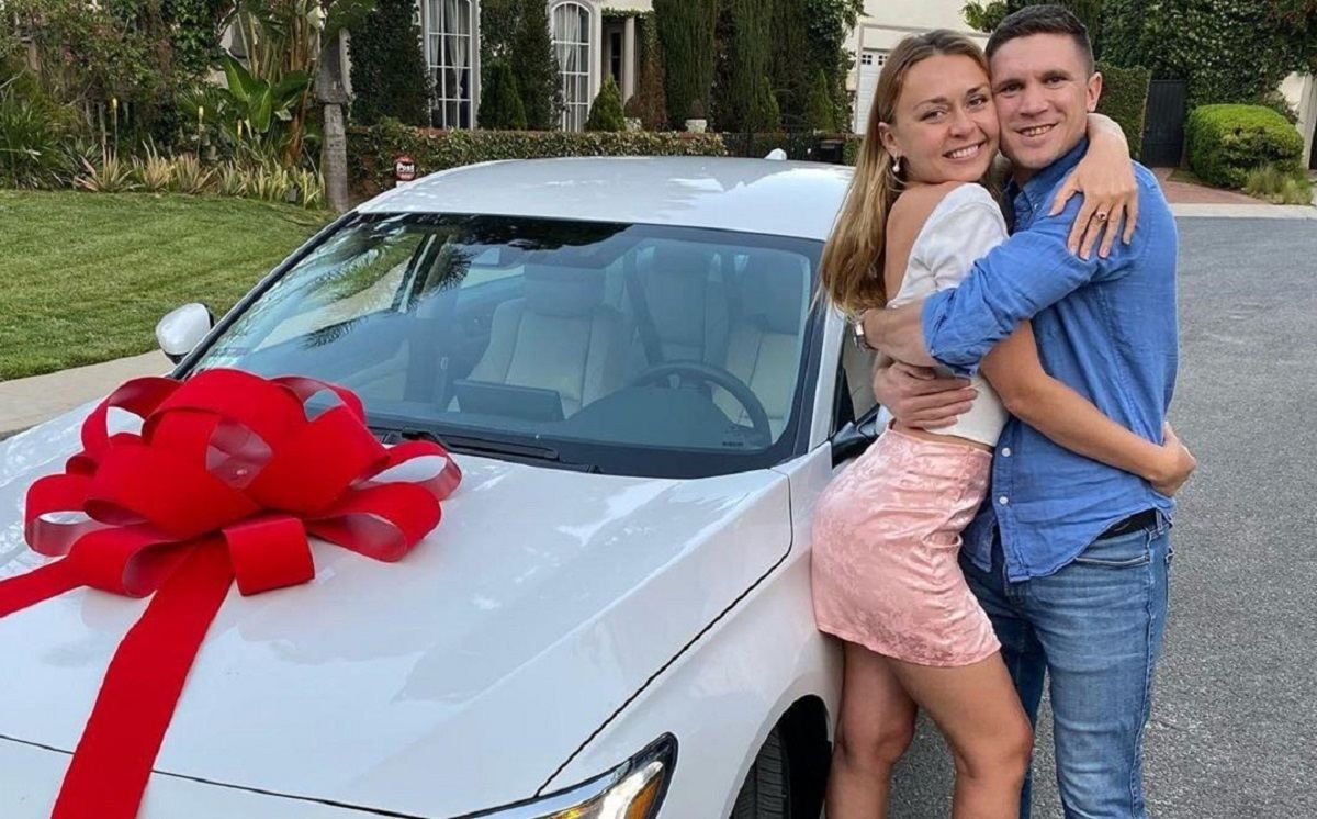 Непереможний боксер Шелестюк показав запальний танець з сексуальною дружиною: відео Непереможний боксер Шелестюк показав запальний танець з сексуальною дружиною: відео