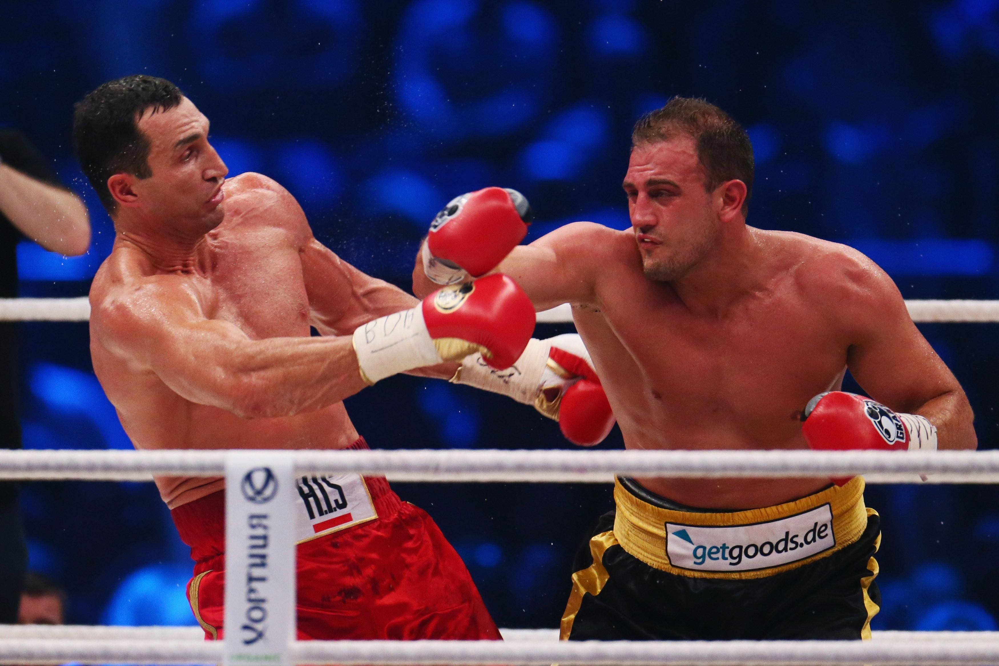 Жорсткий нокаут від Кличка: як українець "вимкнув світло" італійському боксеру – відео Жорсткий нокаут від Кличка: як українець "вимкнув світло" італійському боксеру – відео