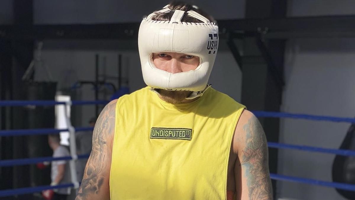 Вы можете войти не в ту дверь: Усик ответил критикам, сняв видео Вы можете войти не в ту дверь: Усик ответил критикам, сняв видео