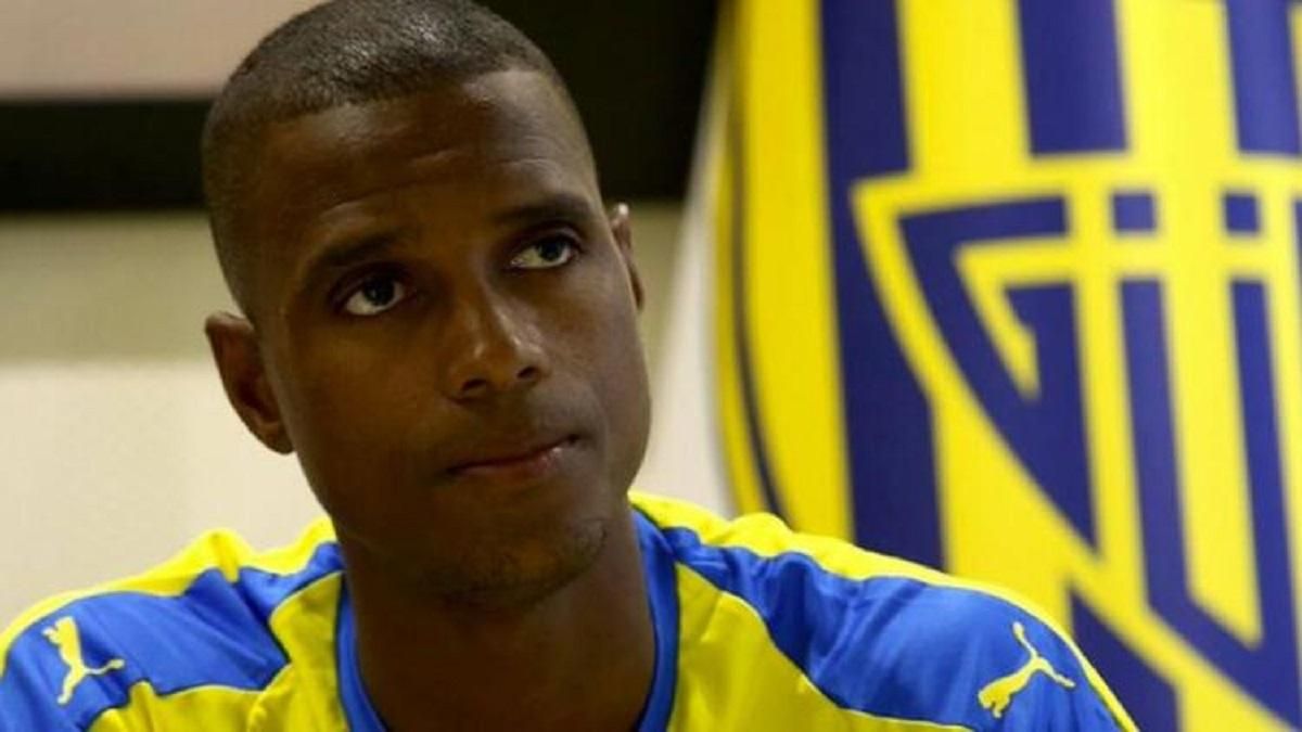 У одноклубника футболіста "Динамо" виявили коронавірус У одноклубника футболіста "Динамо" виявили коронавірус