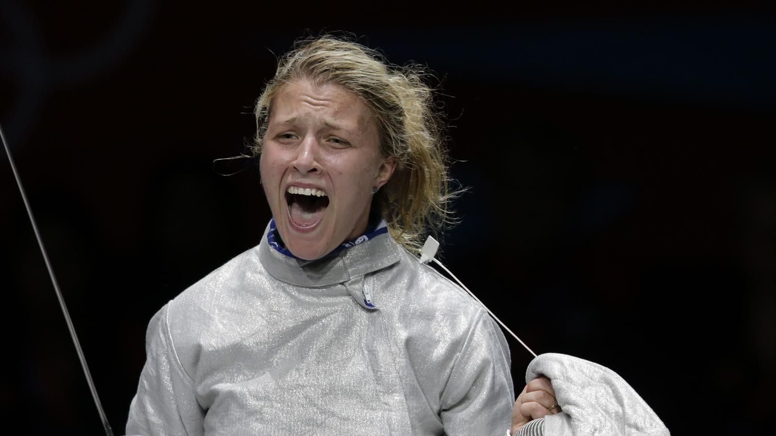 Украинская красавица-чемпионка вместе с куклой Barbie попала на обложку Elle: фото Украинская красавица-чемпионка вместе с куклой Barbie попала на обложку Elle: фото