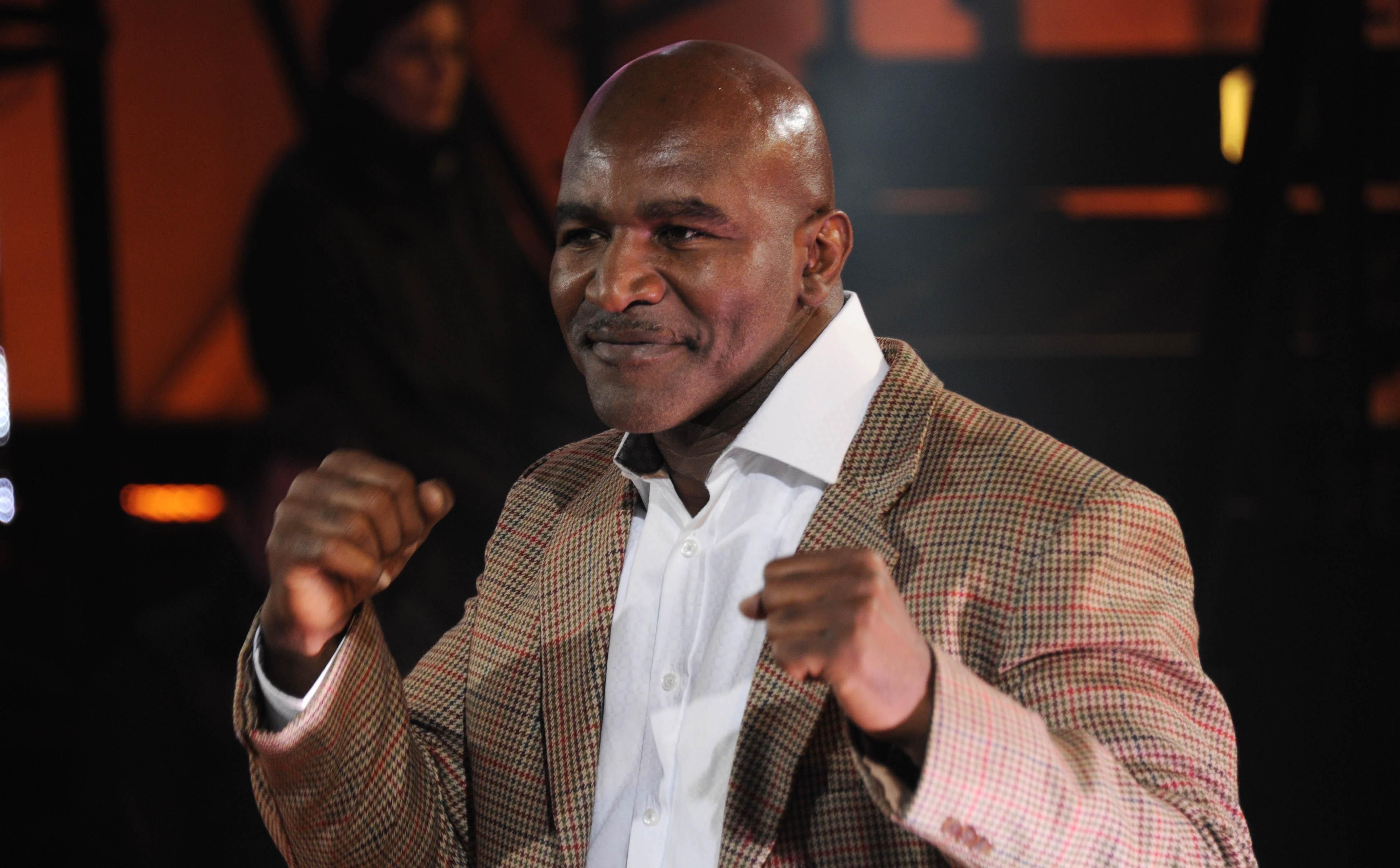 Вслід за Тайсоном: 57-річна легенда боксу Евандер Холіфілд натякнув на повернення у ринг Вслід за Тайсоном: 57-річна легенда боксу Евандер Холіфілд натякнув на повернення у ринг