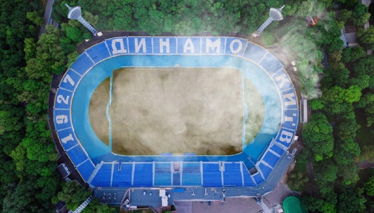 "Динамо" влаштувало "підпал" трави на стадіоні Лобановського, щоб нагадати про серйозну проблему
