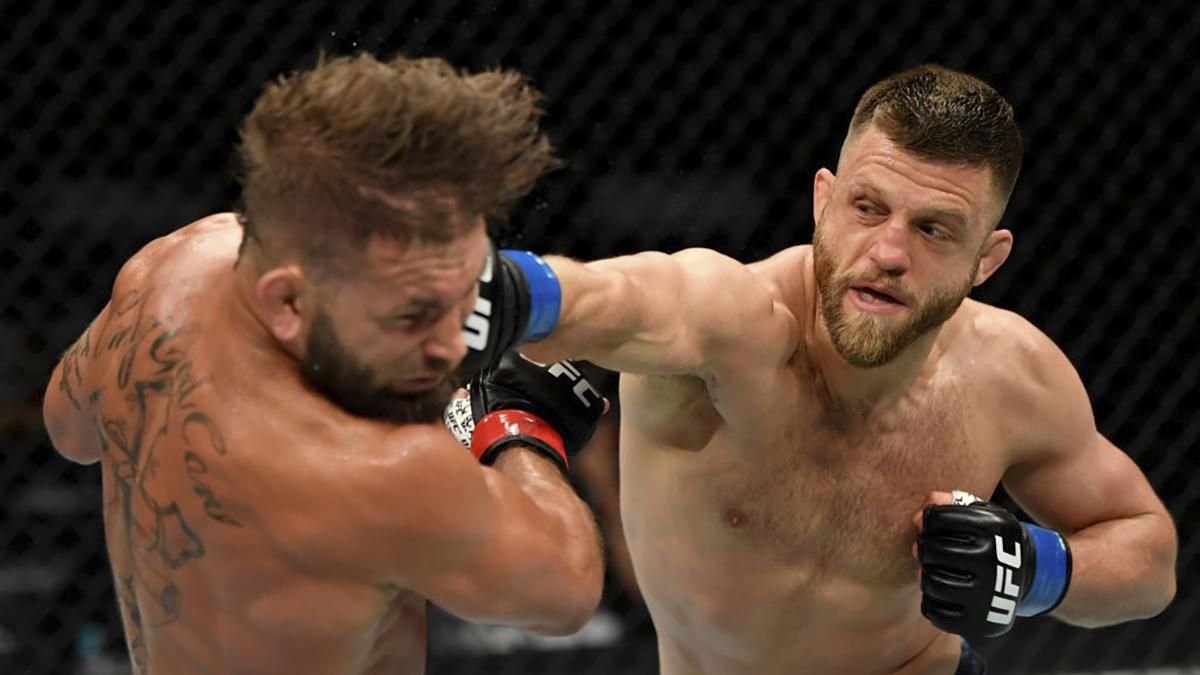 Рефери спас бойца UFC после жесткого нокаута: видео Рефери спас бойца UFC после жесткого нокаута: видео