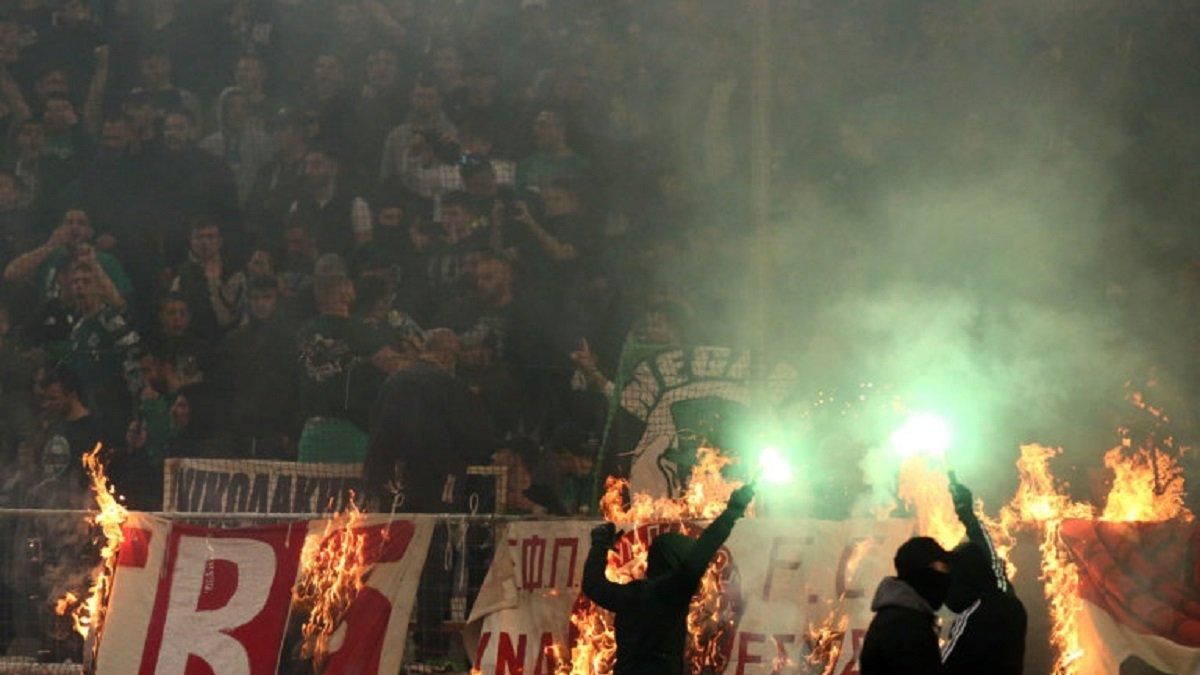 Греческие ультрас жестоко отомстили противникам за издевательство: видео 18+ Греческие ультрас жестоко отомстили противникам за издевательство: видео 18+