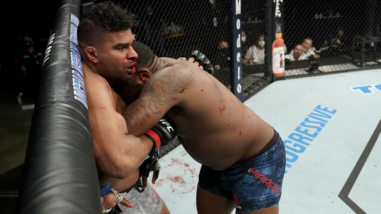 Боєць UFC безжально нокаутував суперника ударом ногою: відео