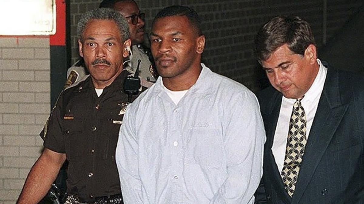 Тайсон избил мужчину в тюрьме: история "Железного Майка" Тайсон избил мужчину в тюрьме: история "Железного Майка"