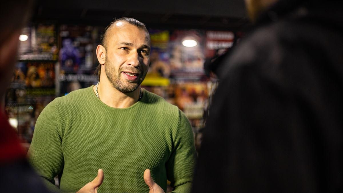 "Вытащили за уши": известный спортсмен раскритиковал внесение Ломаченко в "Миротворец" "Вытащили за уши": известный спортсмен раскритиковал внесение Ломаченко в "Миротворец"